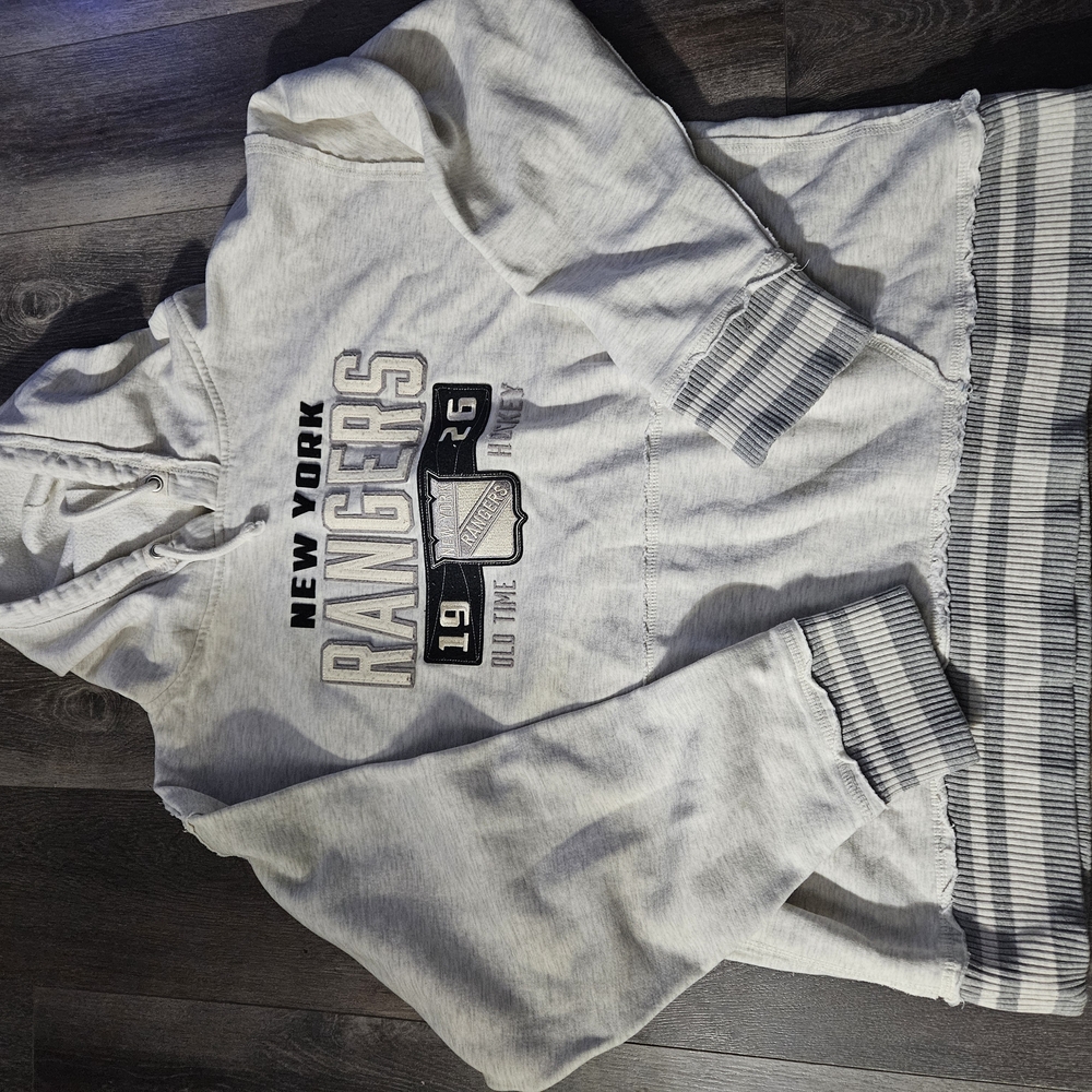 Gray Sweatshirt with Bold Graphic Design